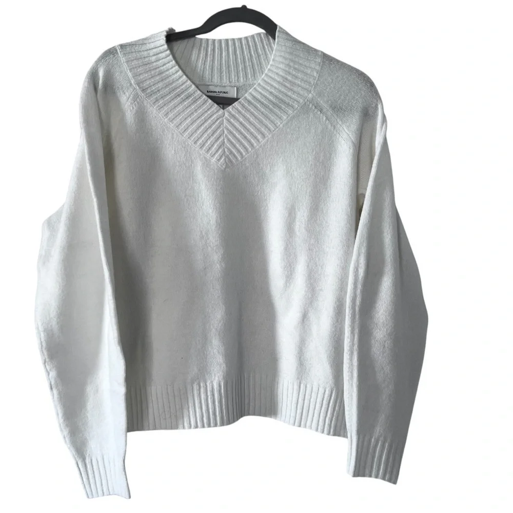 NWT Banana Republic Cozy Alpaca V Neck Sweater in White size Small - Picture 4 of 14